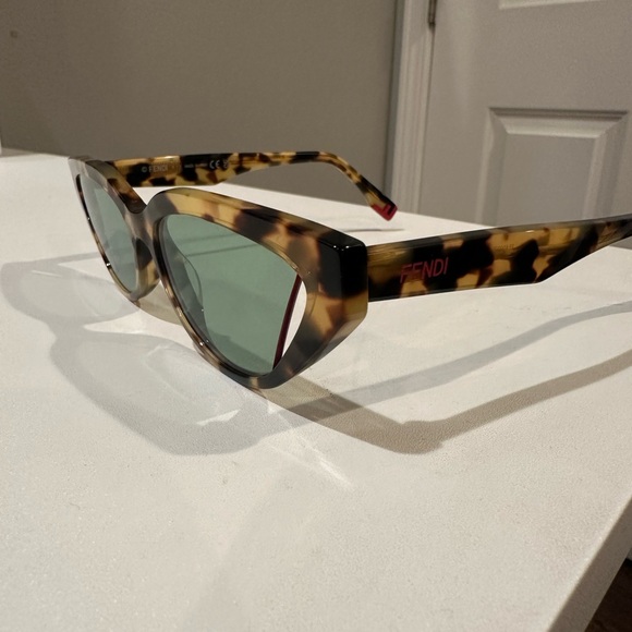 FENDI FE400091 55Q Tortoise Sunglasses main image 6